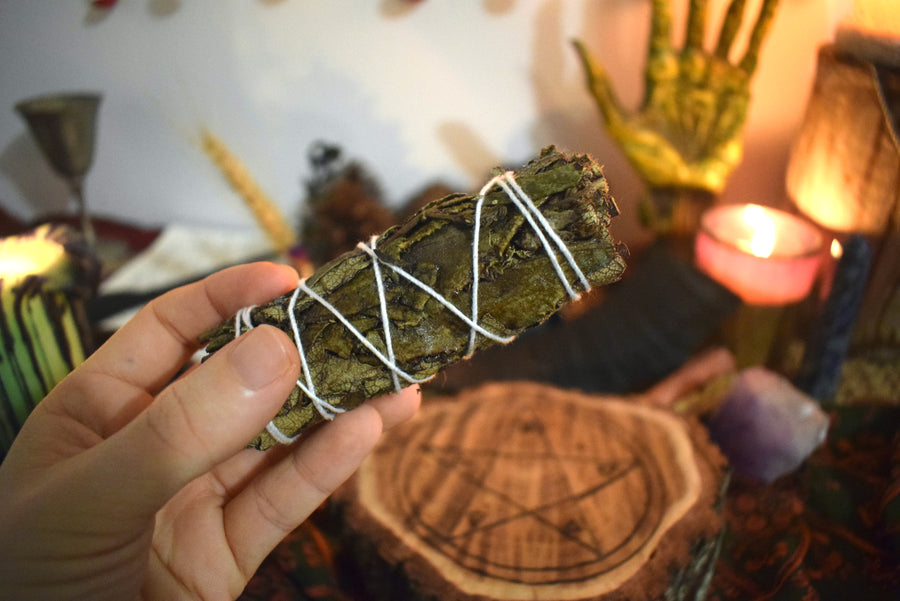 Ethically Sourced Californian Mugwort Smudge Stick with Purifying Pack